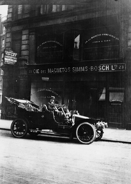 Первый международный офис в Лондоне(Великобритания), совместное предприятия Роберта Боша и Фредерика Симмса в 1905 году